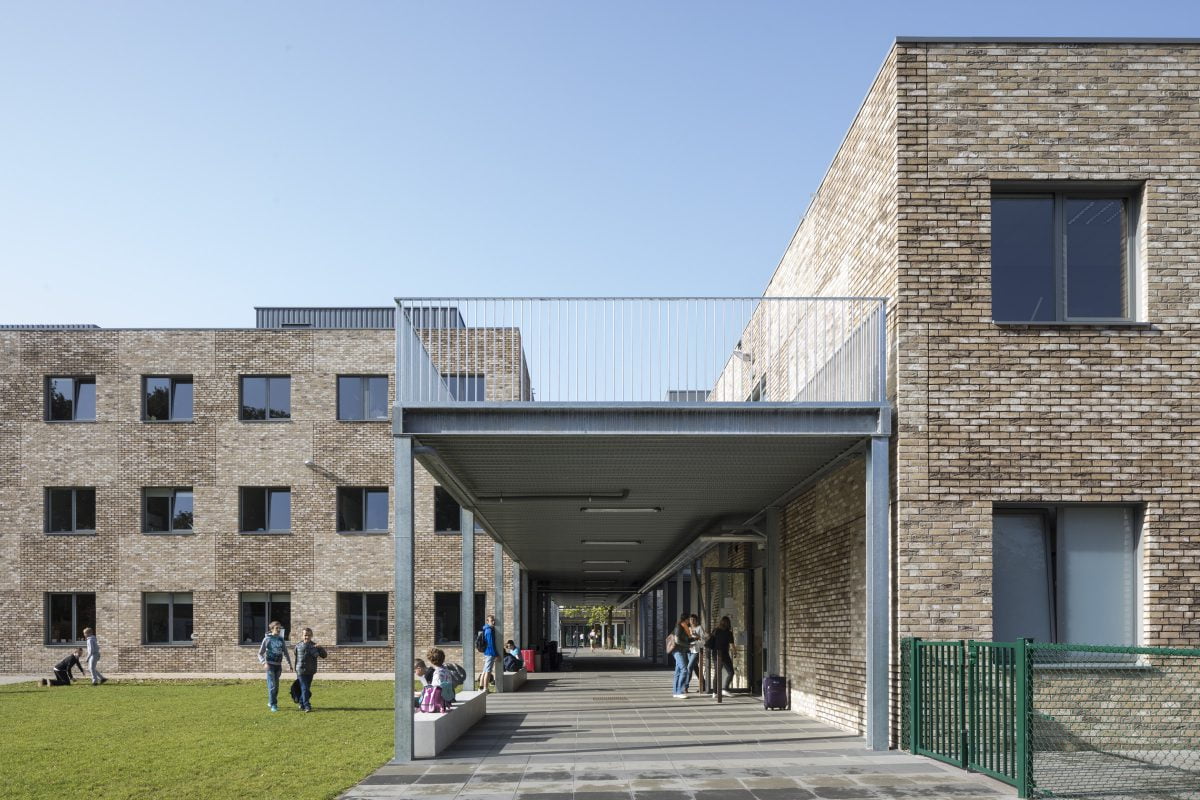 Marlies Rohmer, School, 's Gravenwezel, Belgium, secondary education, primary education, Special Secondary Education, masonry, clock, staircase tower, green