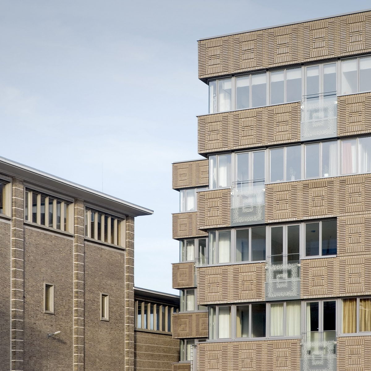 Marlies Rohmer, housing, commercial space, Bloemsingel, Groningen, Groningen Architecture Prize, masonry pattern, ornament, tile pattern, adapt old-new, prefab